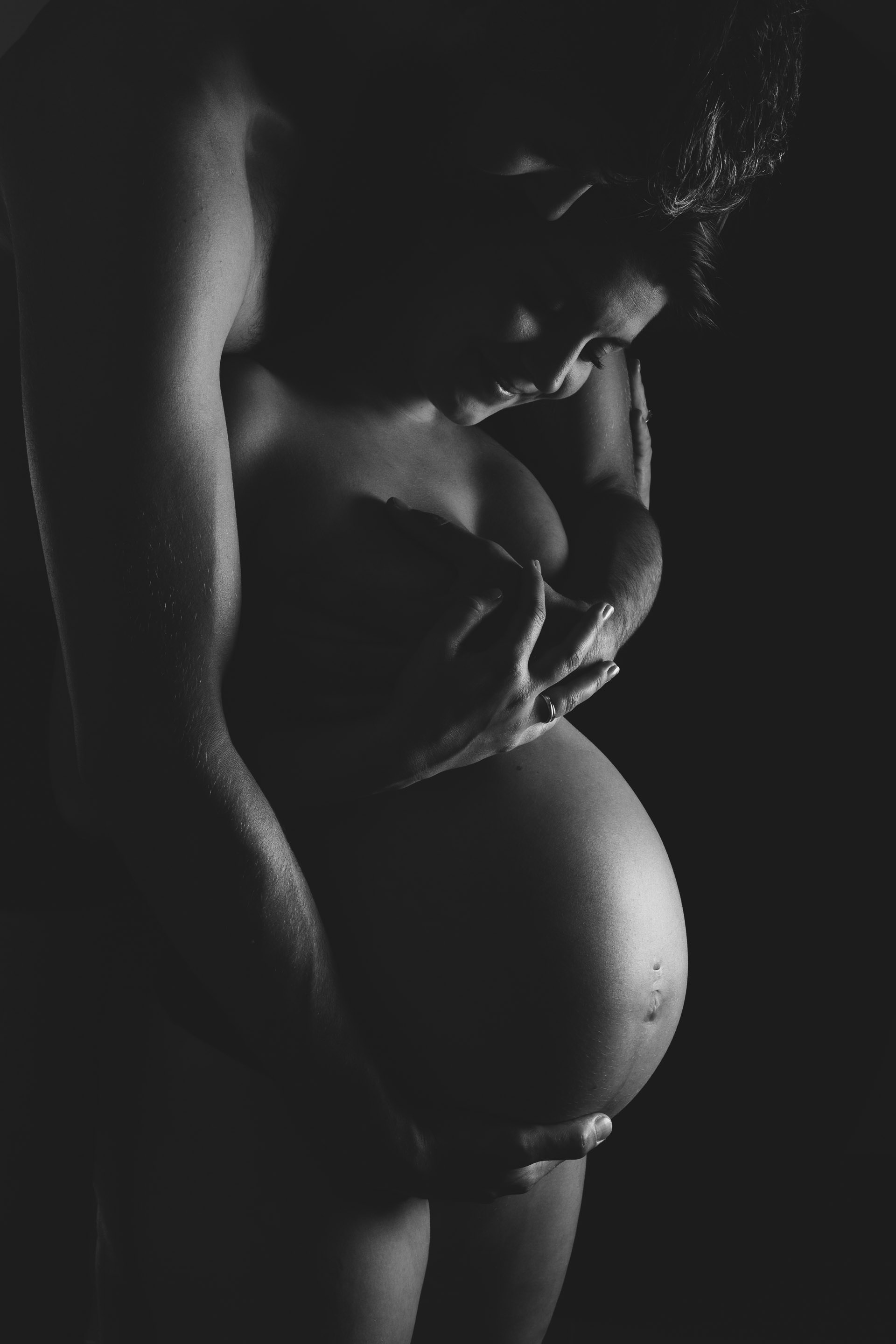 Séance photo grossesse intime et naturelle en couple à Belfort