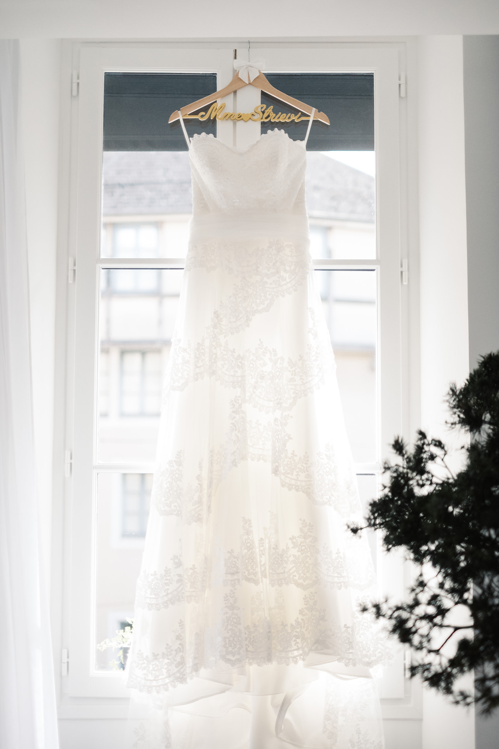 Mariage à Chambéry, chambre au Petit Hôtel Confidentiel - Robe de mariée - Lucile & Florent