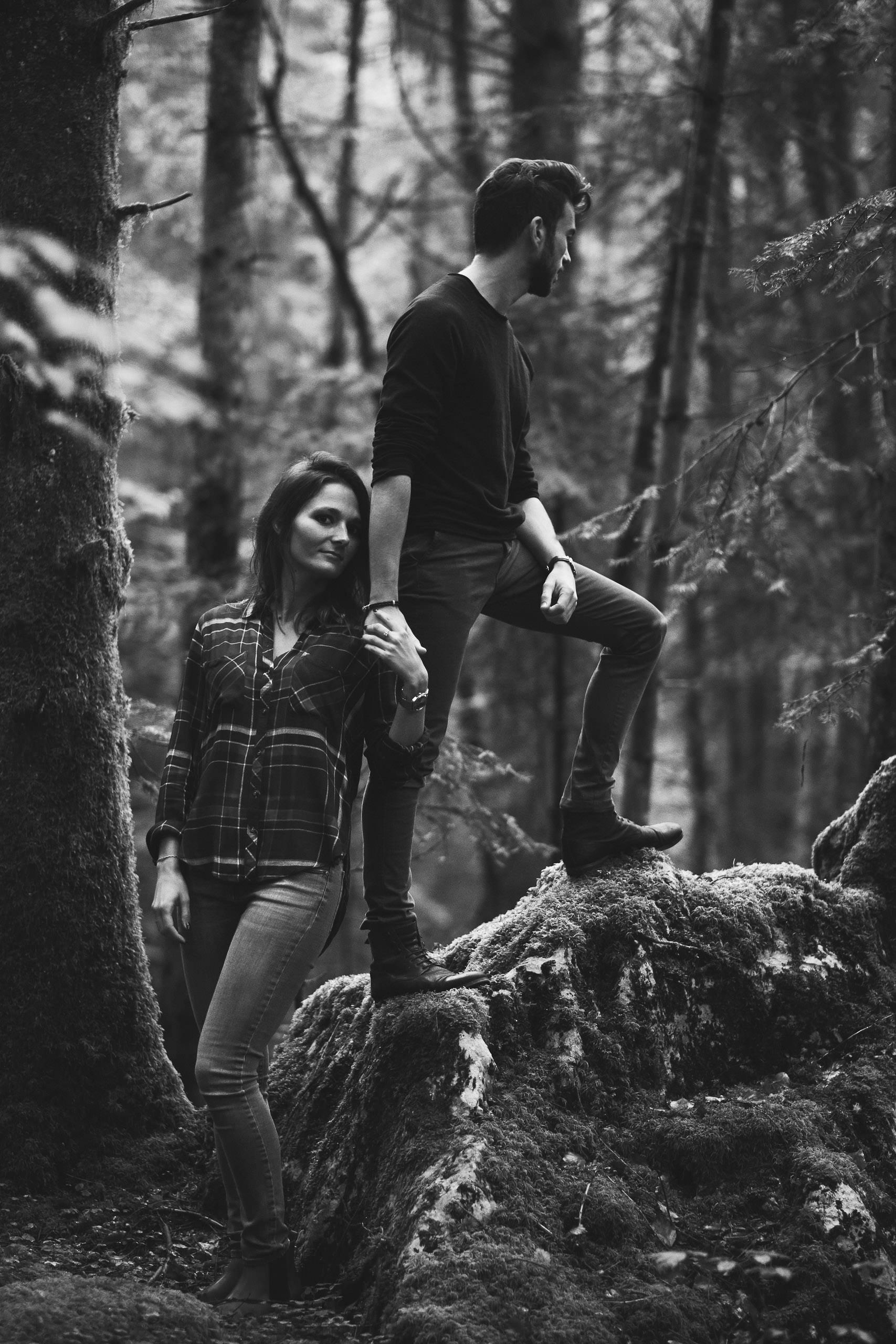 Proche Grenoble : photo de couple en montagne au cirque de Saint Même (Chartreuse)