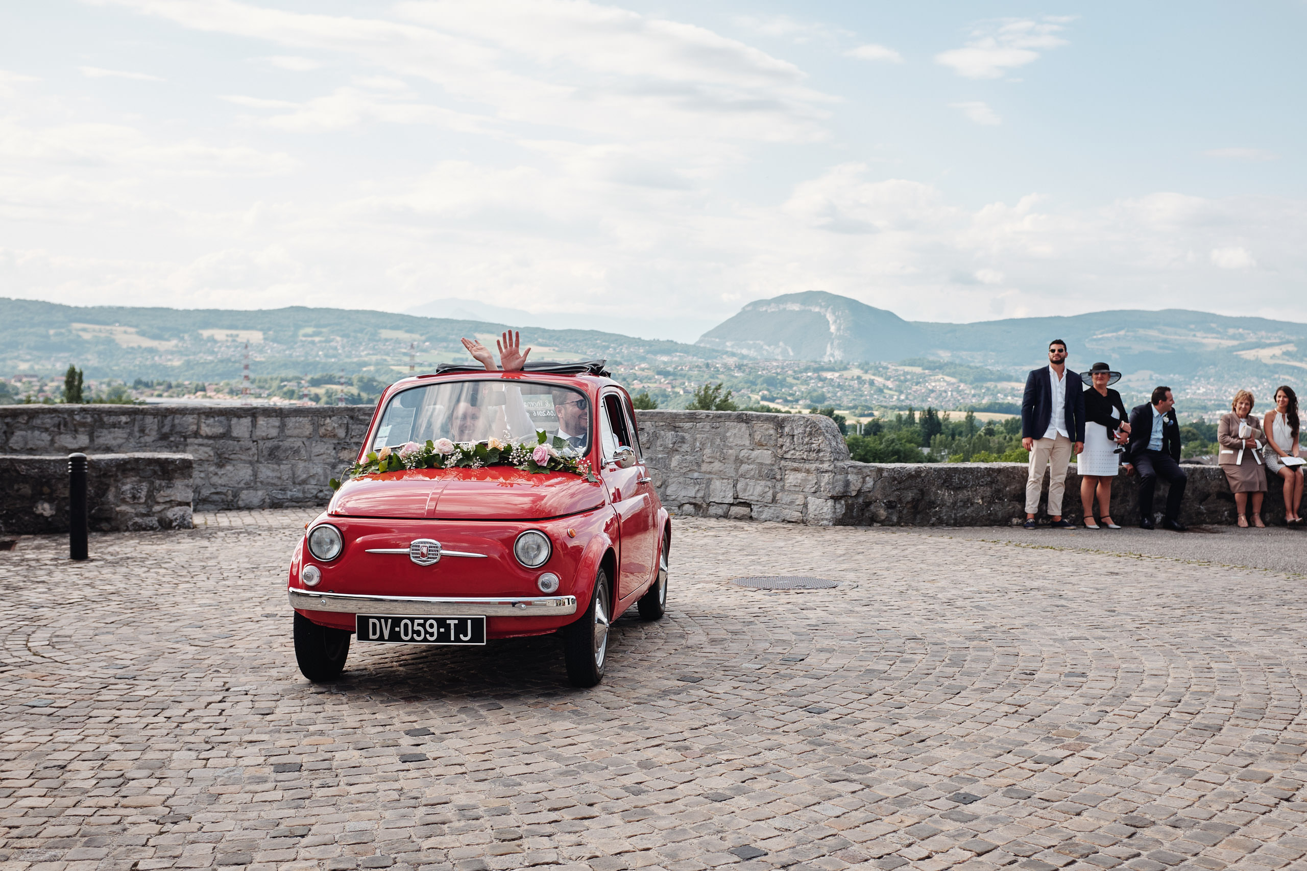 Fiat 500 rouge - Photographe mariage à Annecy