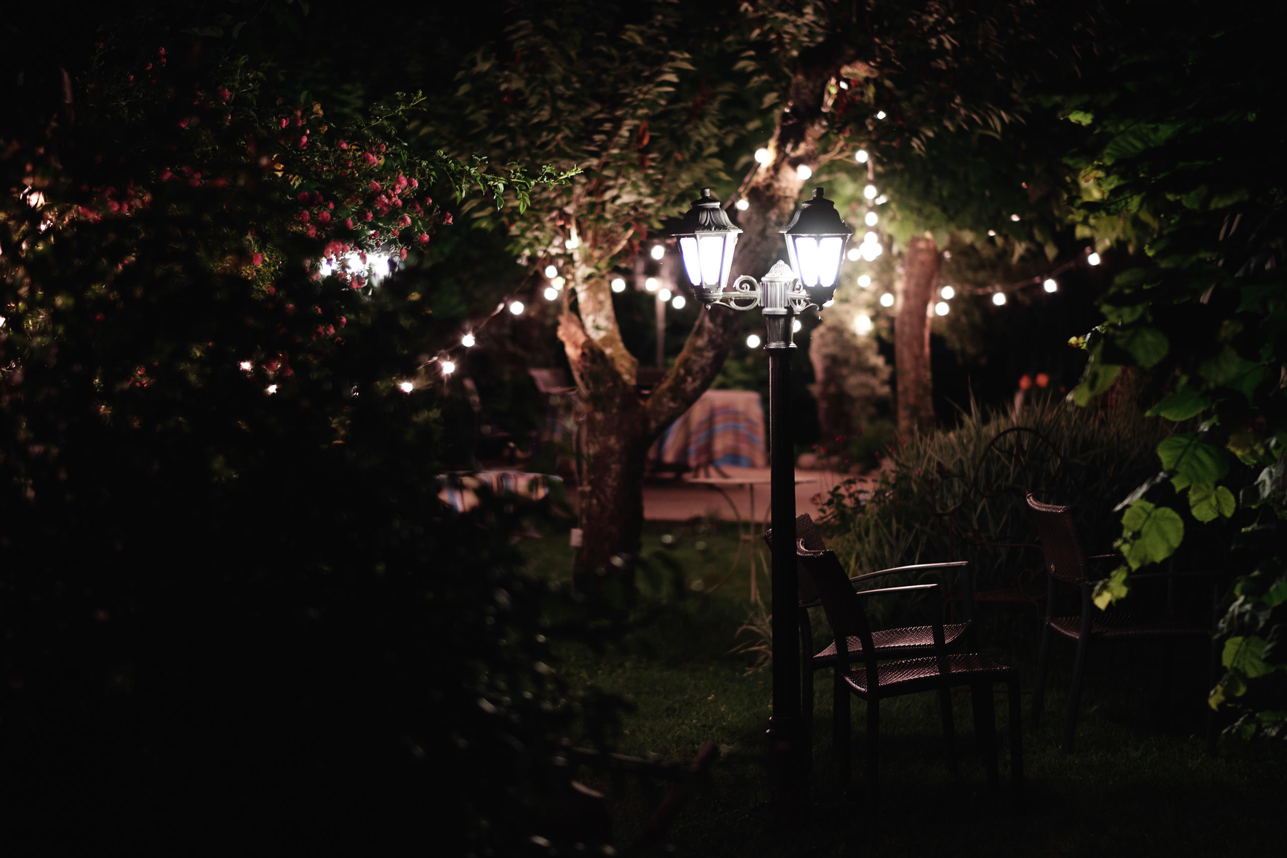 Jardin de La Grange à Jules de nuit