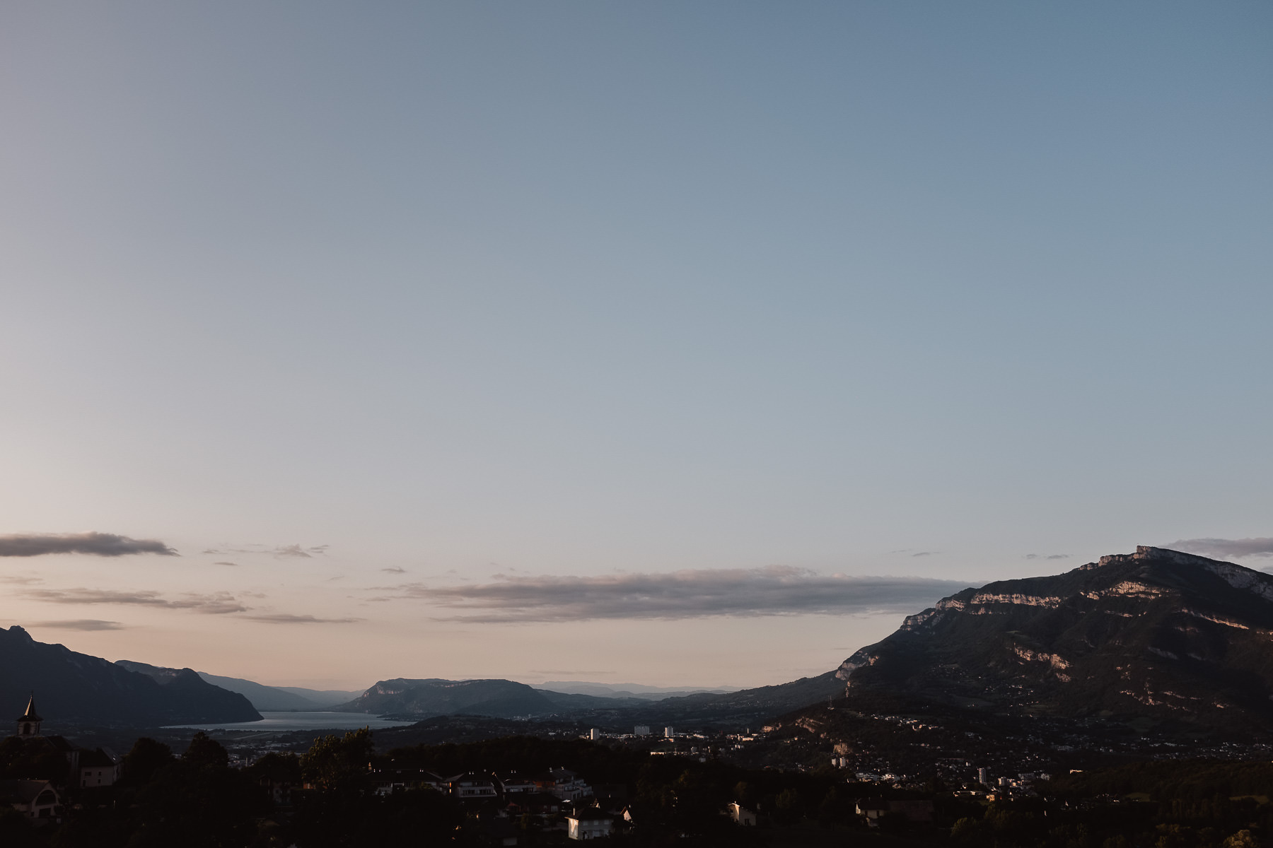 Vue sur le Lac du Bourget au couché du Soleil