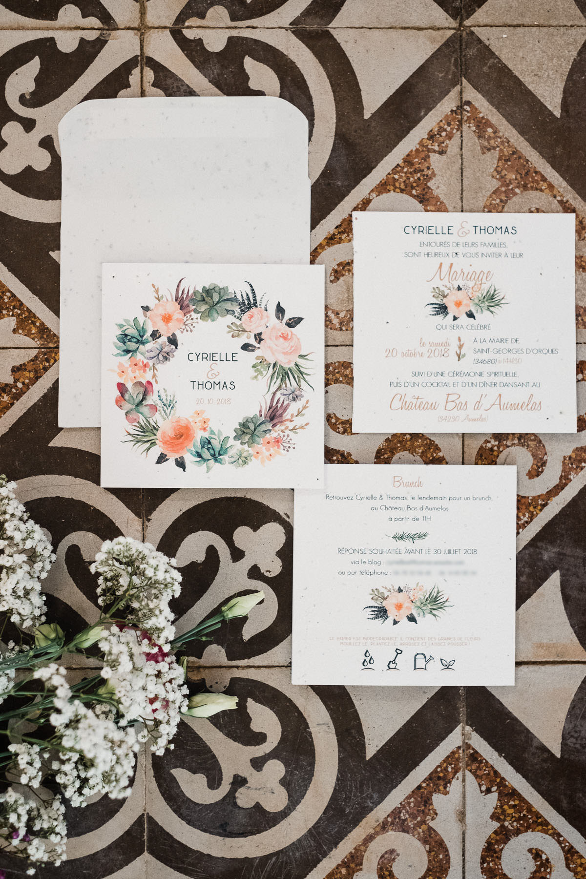 Faire-part de mariage en papier recyclé ensemencé avec des graines de fleurs, idée zéro déchet