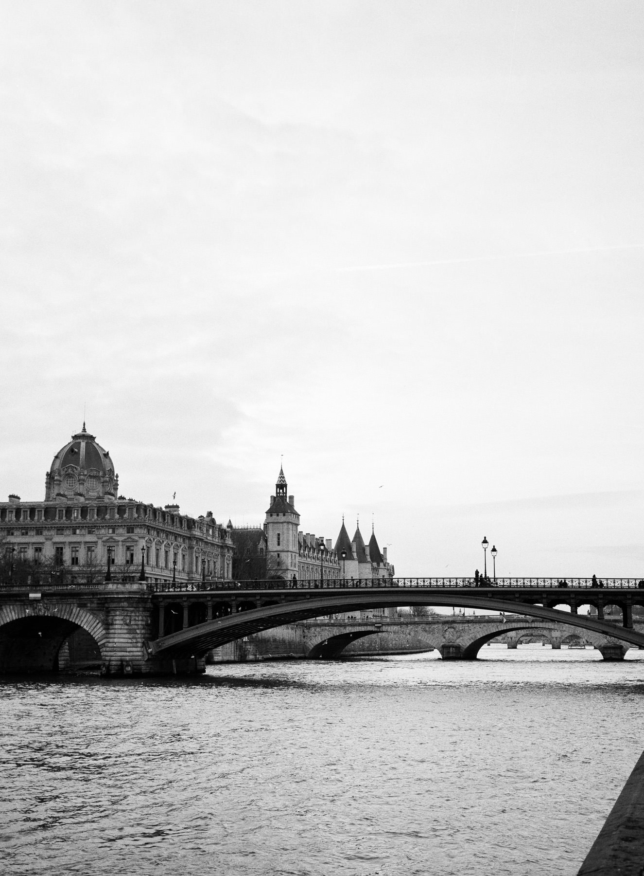 Paris, La Seine, Fujifilm GA 645 + HP5